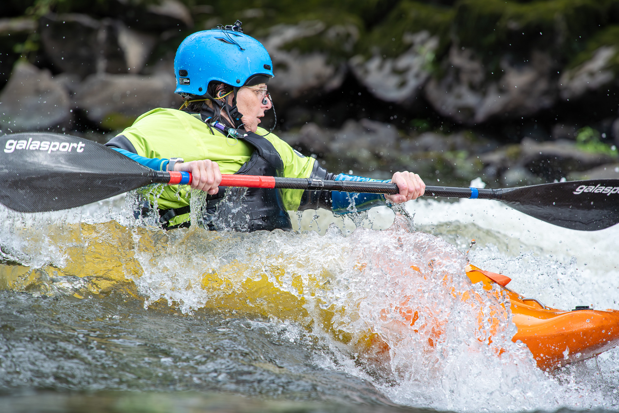 Ingela surfing on Jackfield wave